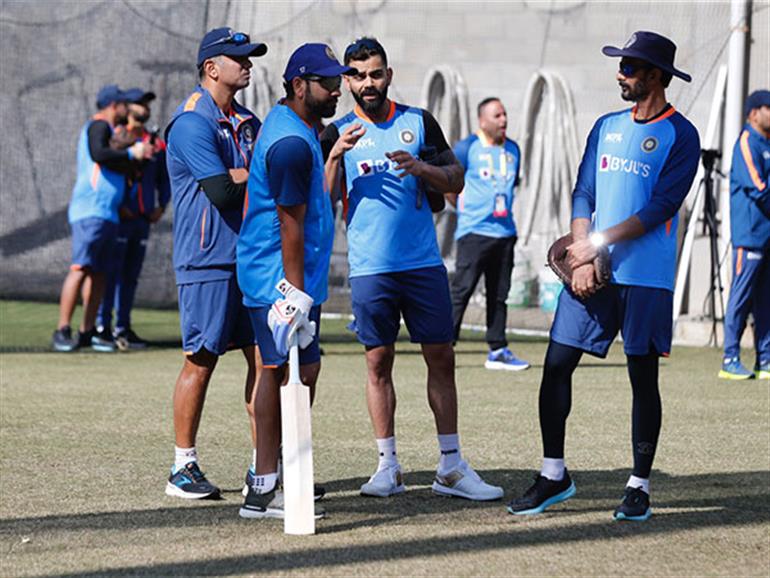 T20 WC: Kohli, Rohit, Rahul sweat it out at nets in SCG; Pandya, pacers  skip practice session