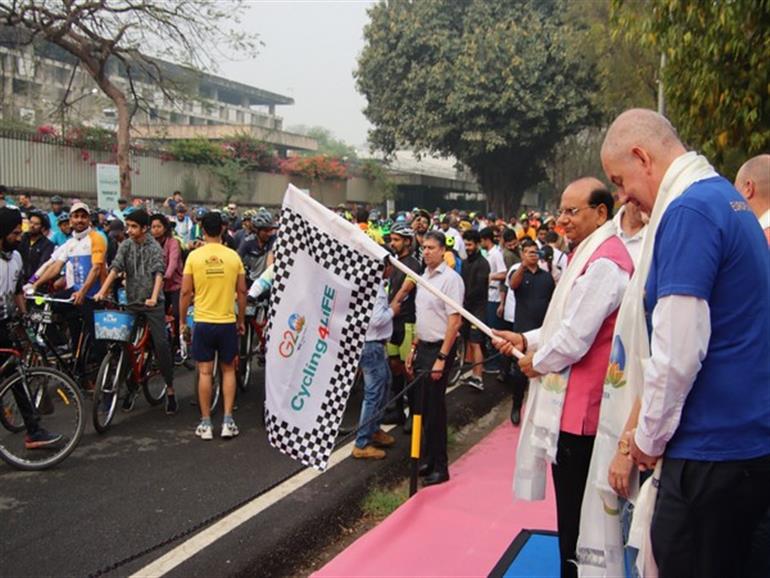 Delhi L-G flags off G20 Cyclothon Rally