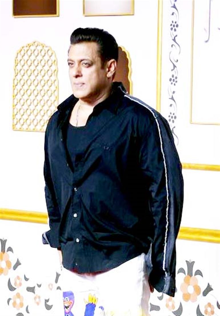 Salman Khan arrives in style at 'Heeramandi: The Diamond Bazaar''s screening