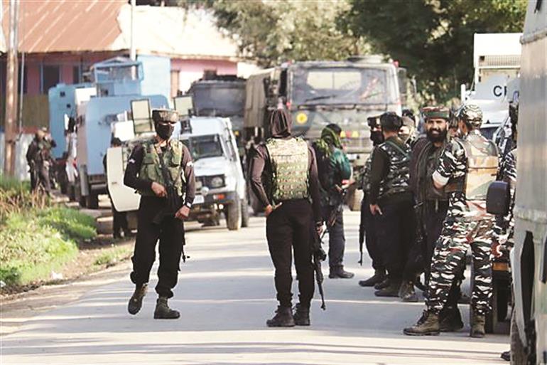 2 militants surrender during encounter in J-K’s Kulgam