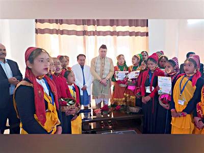 Uttarakhand CM celebrates Phooldei with school children