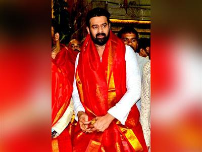 Prabhas seeks blessings of Lord Venkateswara at Tirumala temple ahead of 'Adipurush' event