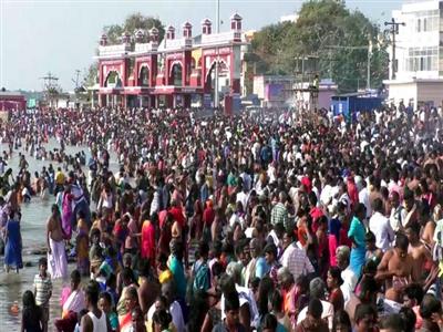 TN: Devotees offer prayers, take holy dip at Rameswaram's Agnitirtha on 'Thai Ammavasai'