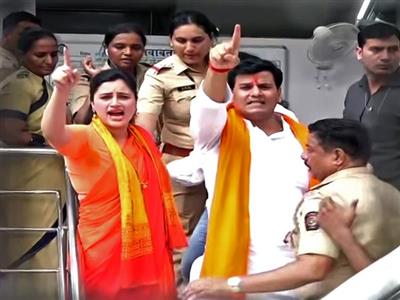 Hanuman Chalisa row: Maharashtra govt likely to challenge bail of Navneet Rana, Ravi Rana tomorrow