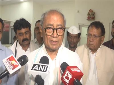 Congress leader Digvijaya Singh condemns police action against Karni Sena workers in Harda