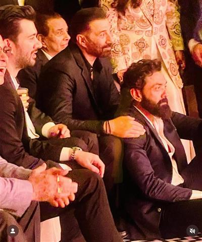 Sunny Deol drops rare family moment with dad Dharmendra, Bobby Deol and Karan Deol