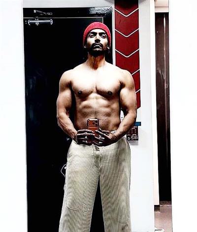 Gurmeet Choudhary flaunts his chiselled body, says the grind is ‘non-negotiable’