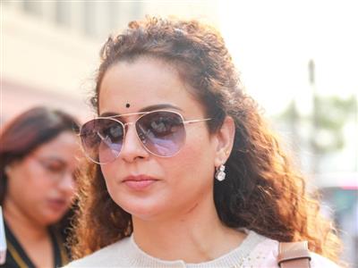 Kangana Ranaut asks to stay away from ‘zombies who roam without emotional intelligence’