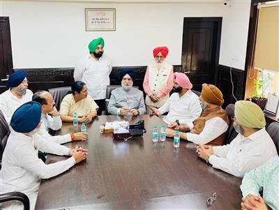 Delhi Lieutenant Governor Taranjit Singh Sandhu visits DSGMC Office;Welcomed by Harmeet Singh Kalka