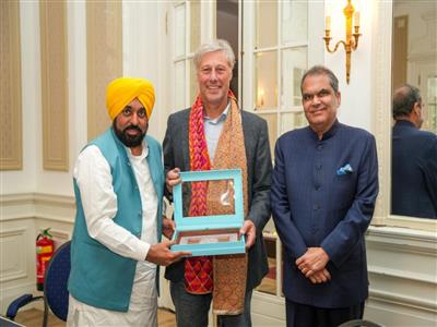 Bhagwant Mann meets Dutch legend Floris Jan Bovelander in Netherlands