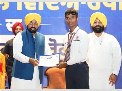 Punjab CM Mann honours 369 JEE Mains Achievers in Mohali