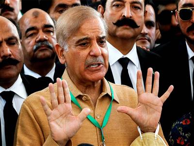 Pakistan concedes vulnerability to global shocks, lacks 