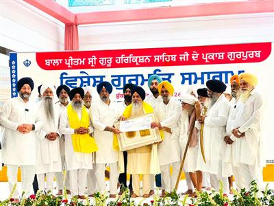 Dr. Gurnam Singh honoured with ‘Shiromani Kirtaniye award’by DSGMC
