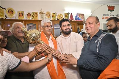 Gajendra Singh Shekhawat Visits Akshay Sharma’s Residence