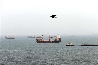 Hormuz traffic slows after Iran threatens retaliation for US attacks