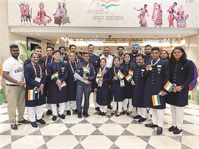 PM felicitates Indian contingent for Commonwealth Games 2022